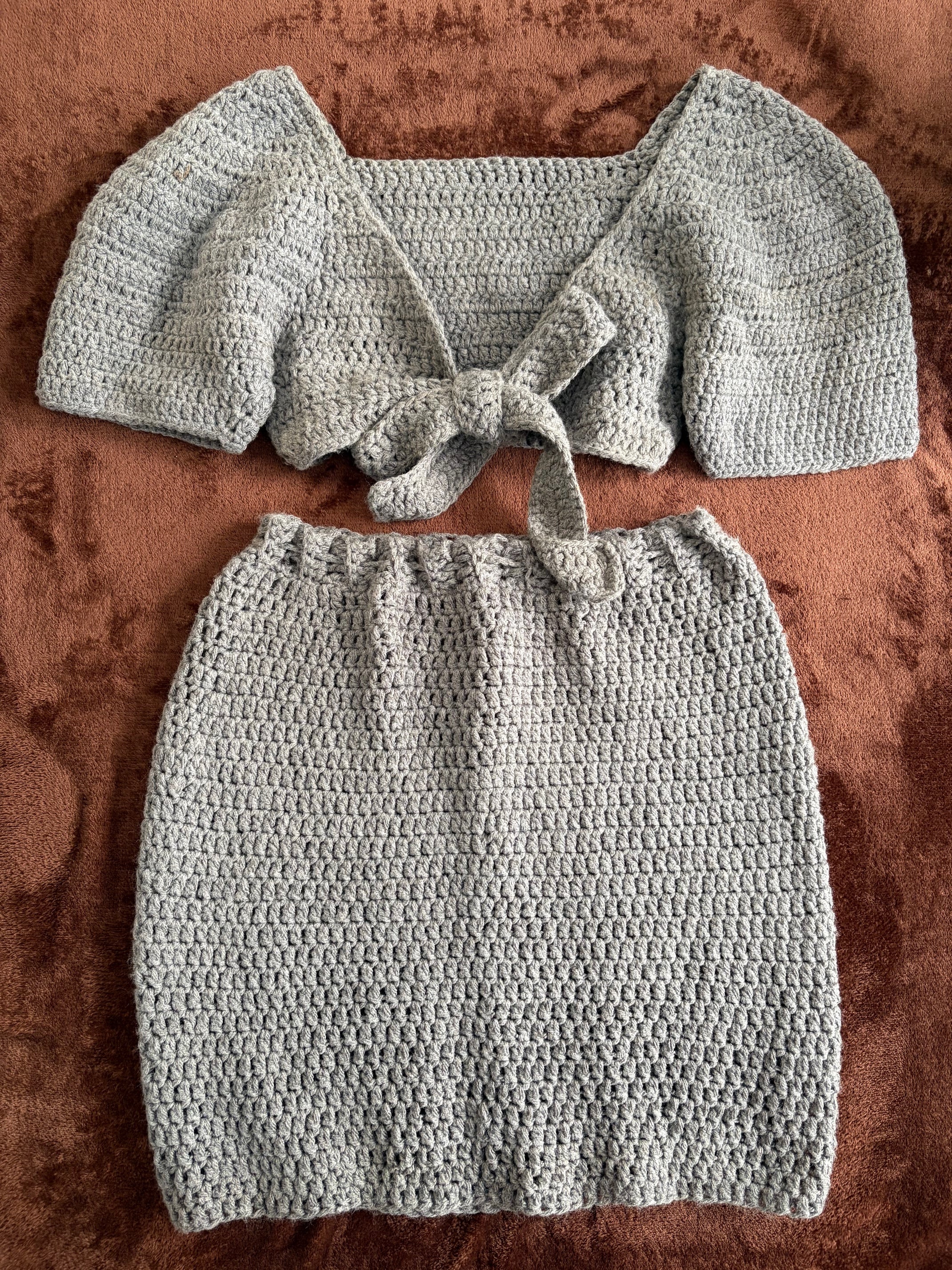 Gray Front Tie Top and Skirt Set